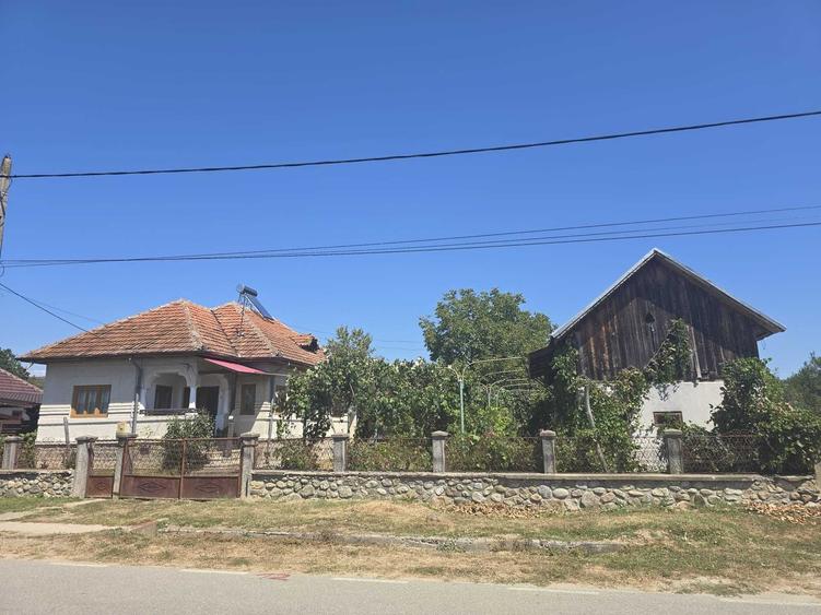 Casă cu 4 camere în Central