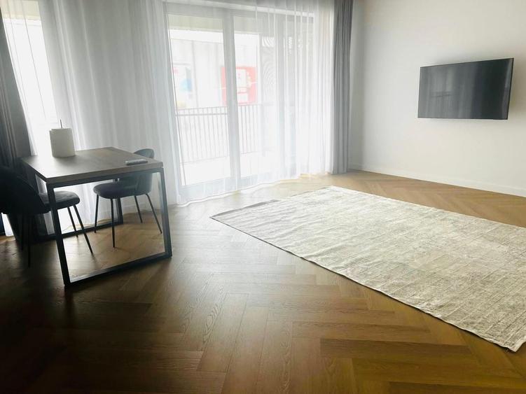 Apartament cu 3 camere decomandat în Barbu Văcărescu