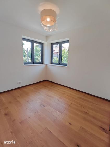 Casă cu 5 camere cu Teren 209 Mp în Tei