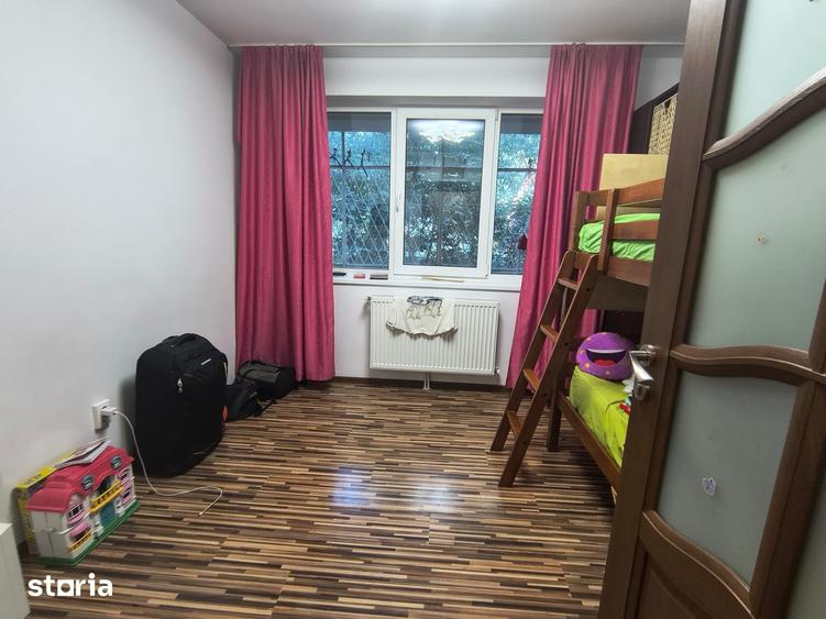Apartament cu 4 camere semidecomandat în Tomis Nord
