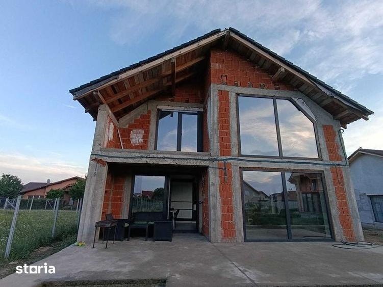 Casă cu 4 camere cu Teren 160 Mp în Sânmartin