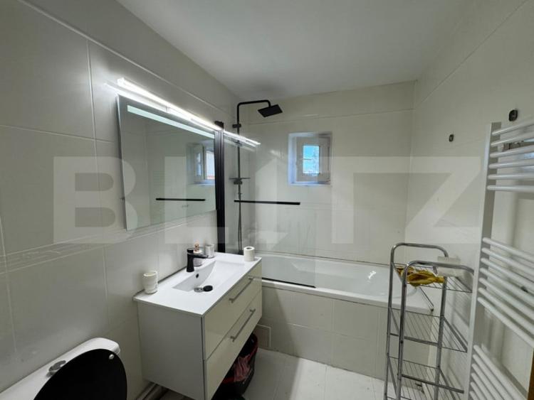 Apartament cu 4 camere decomandat în Sărari
