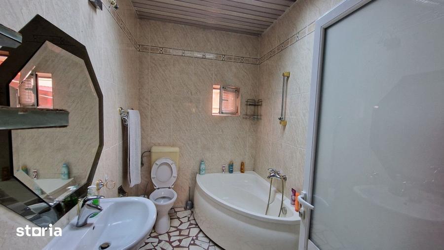 Casă cu 8 camere cu Teren 200 Mp în Sălaj