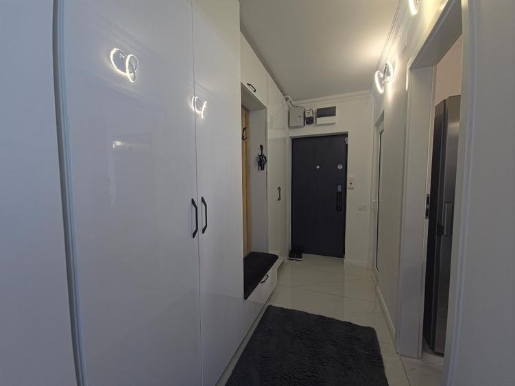 Apartament cu 4 camere semidecomandat în Tomis Nord