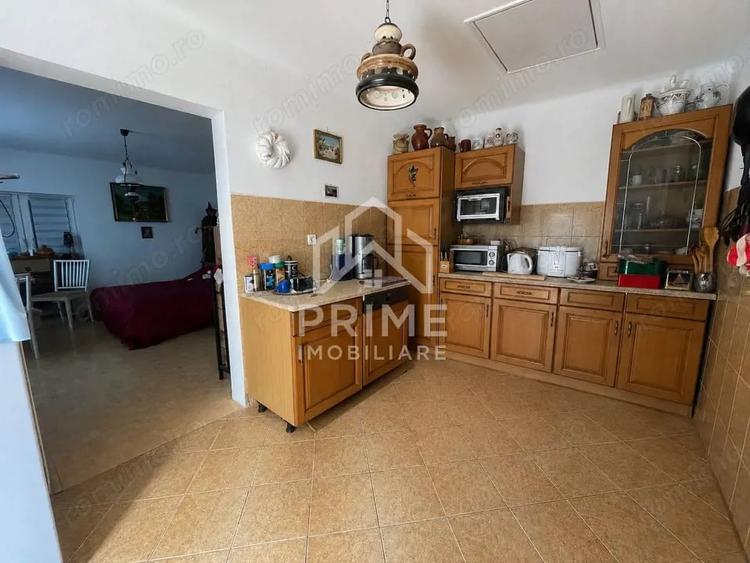Casă cu Teren 886 Mp în Central