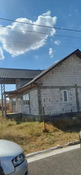Casă cu 4 camere cu Teren 300 Mp în Baia