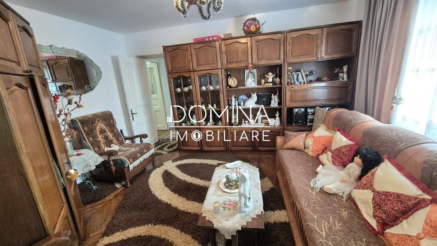 Casă individuală cu 7 camere cu Garaj în Drăguțești