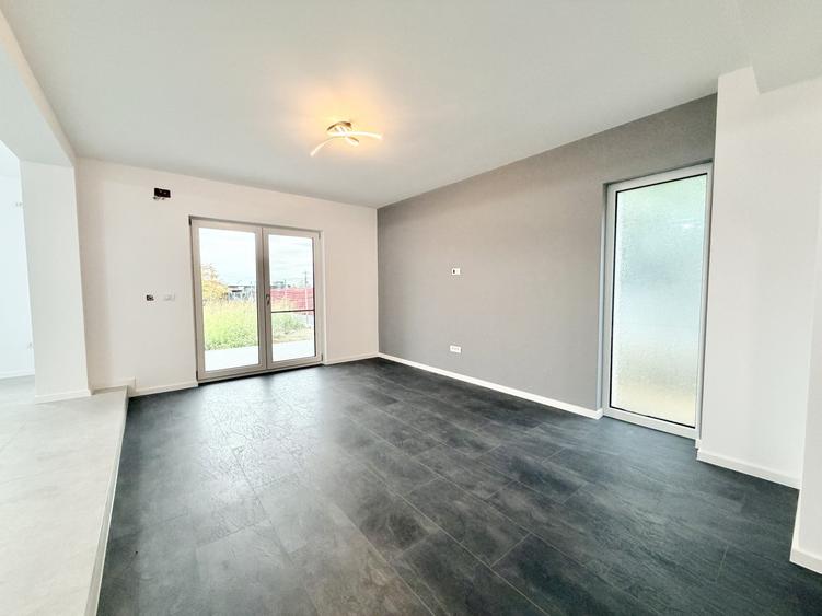 Duplex cu 4 camere cu Canalizare în Moșnița Nouă
