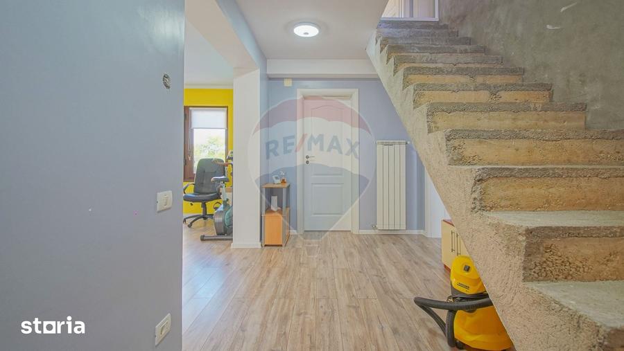 Casă cu 4 camere cu Teren 534 Mp în IAR