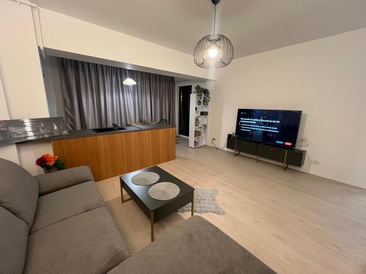 Apartament cu 3 camere decomandat, mobilat în Sisești