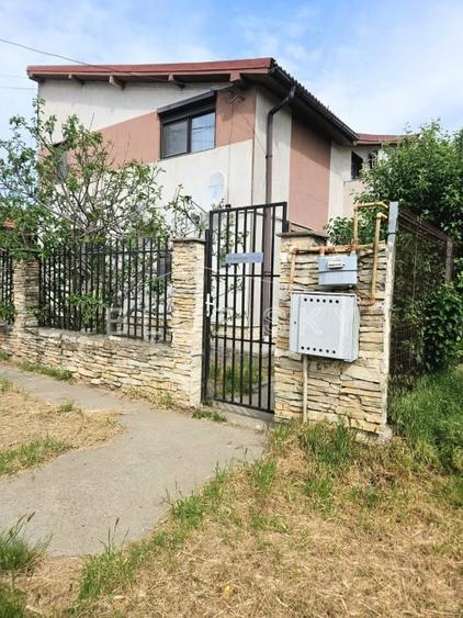 Duplex cu 7 camere cu Canalizare în Cumpăna