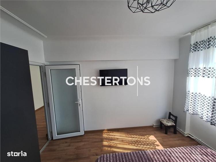 Apartament cu 3 camere semidecomandat în Independenței