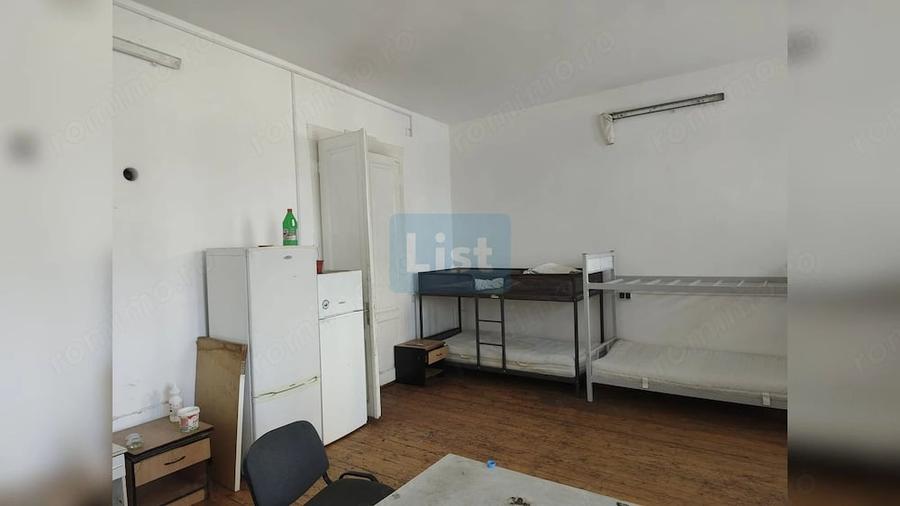 Casă cu 15 camere cu Teren 300 Mp în Central
