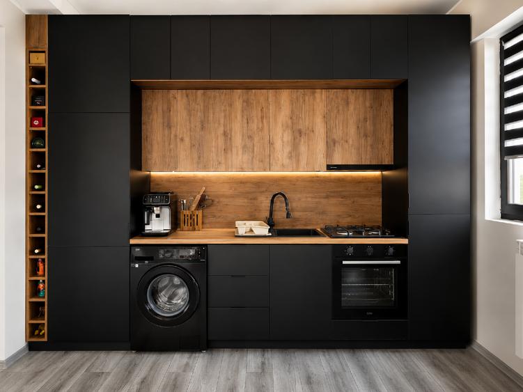 Apartament cu 2 camere semidecomandat, mobilat în Central