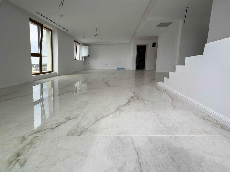 Penthouse cu 4 camere decomandat în Voluntari