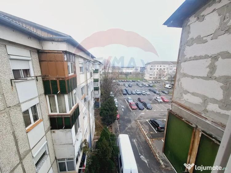 Apartament cu 3 camere decomandat în Nufărul