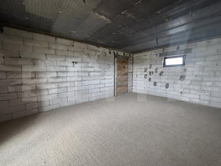 Casa de vanzare, 315 mp, 6 ari teren, 38 m front stradal, zona Plopeni - 11