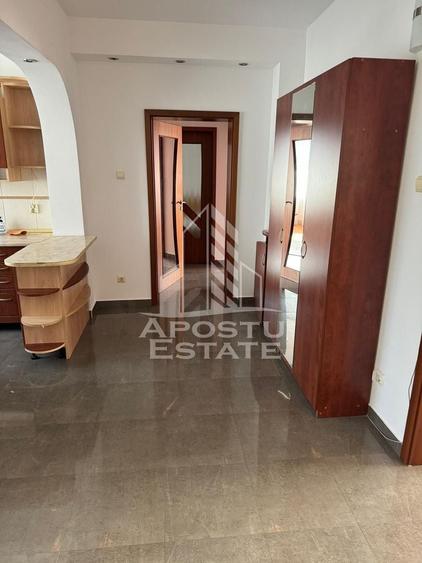 Apartament cu 3 camere decomandat, mobilat în Medicină