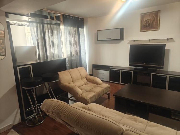 Apartament cu 3 camere decomandat, mobilat în Central