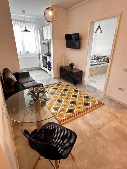 Apartament cu 2 camere semidecomandat, mobilat în Sud