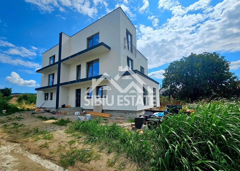 Duplex cu 4 camere cu Canalizare în Exterior Nord
