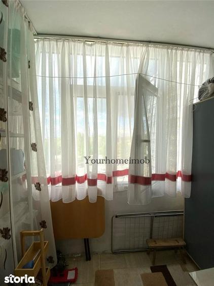 Apartament cu 2 camere semidecomandat în Craiovița Nouă
