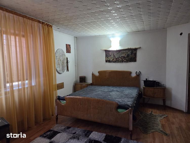 Casă cu 5 camere cu Teren 781 Mp în Central