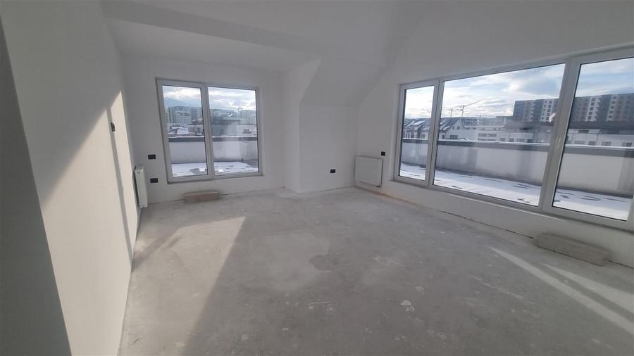 Penthouse de 3 camere zona Tractorul - 3