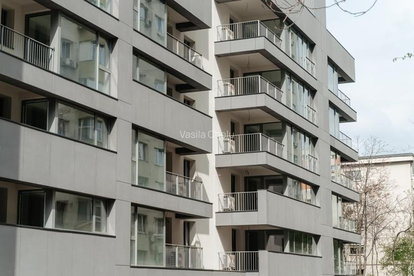 Apartament cu 4 camere decomandat în Tei