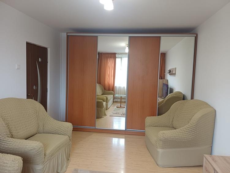 Garsonieră decomandată în Valea Ialomiței