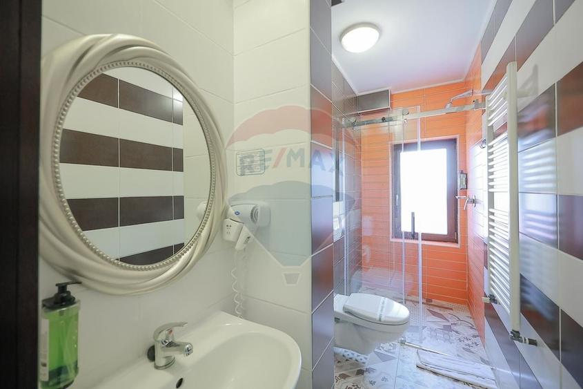 Hotel / Pensiune cu 24 camere de vânzare - Băile 1 Mai - 14