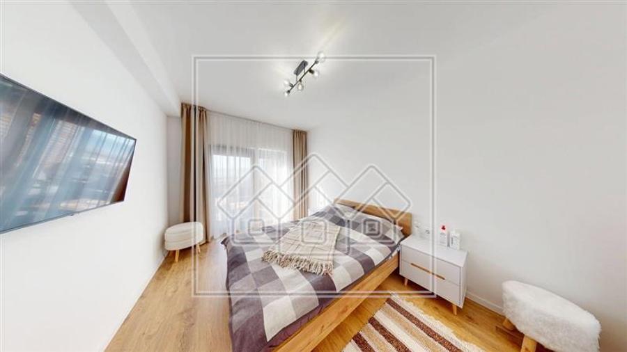 Penthouse cu 4 camere decomandat în Exterior Vest