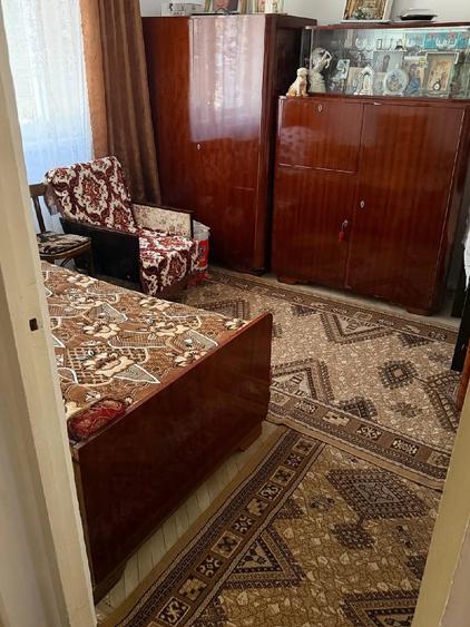Apartament cu 3 camere decomandat în Cet