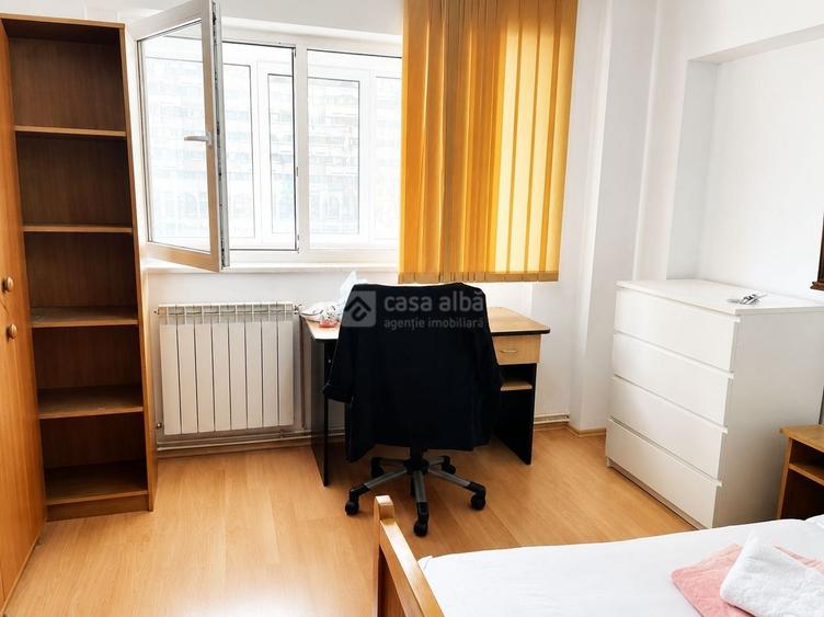 Apartament cu 3 camere decomandat, mobilat în Central