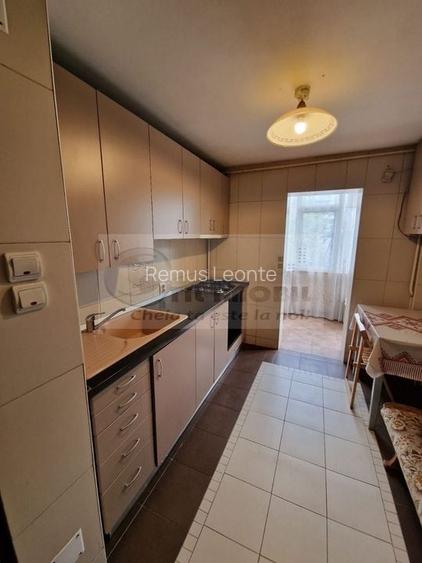 Apartament de inchiriat cu 3 camere decomandat - ACB - 400 euro ! Apartament de inchiriat cu 3 camere decomandat - ACB - 400 euro !