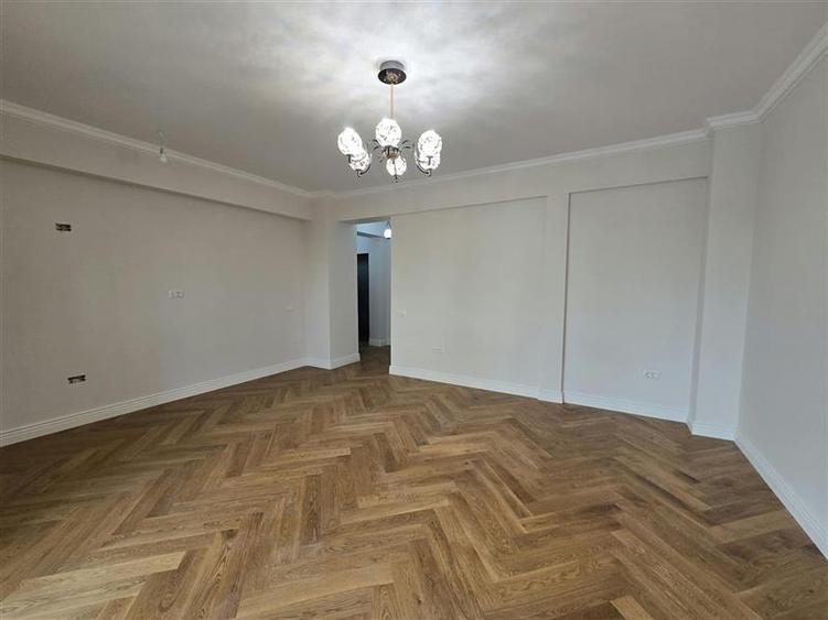 Apartament cu 3 camere decomandat în Bucureștii Noi