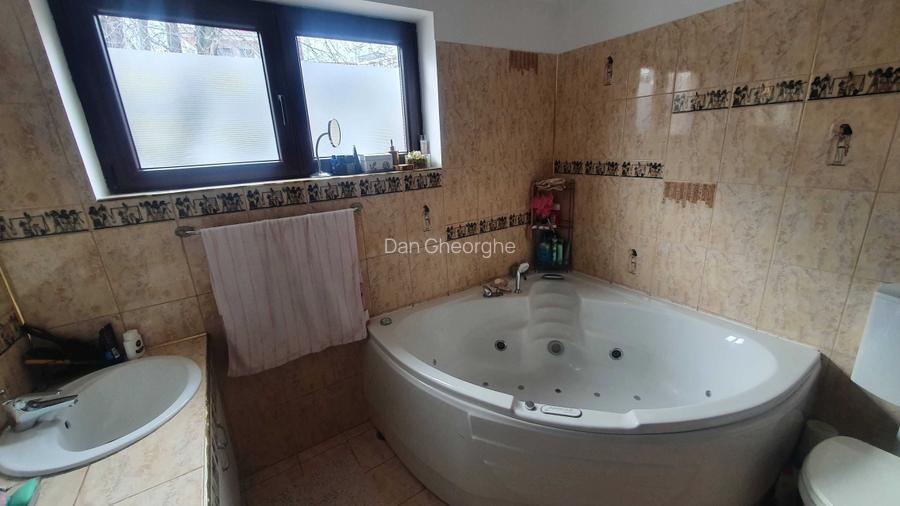 Proprietar inchiriez Casa/Vila cu curte, 5 camere trei bai , zona Brancoveanu, Alunisului