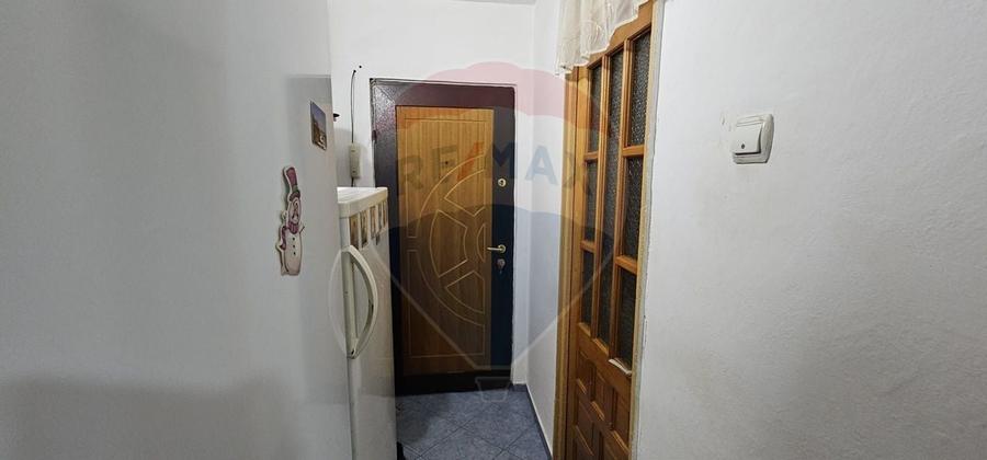 Apartament cu 2 camere etj. 3/4, strada Electricienilor, zona Ura - 6