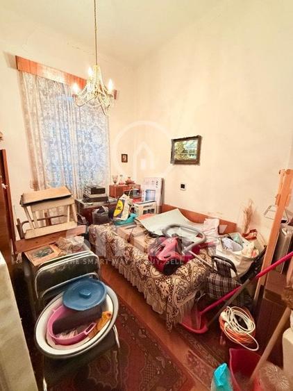 Casa in centrul istoric cu spatiu comercial si parcare proprie Zona 0 - 7