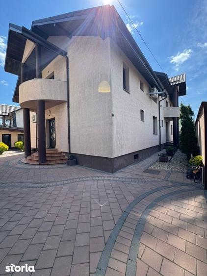 Vila Superba pentru 2 familii /9 Camere /Curte 721 - 1