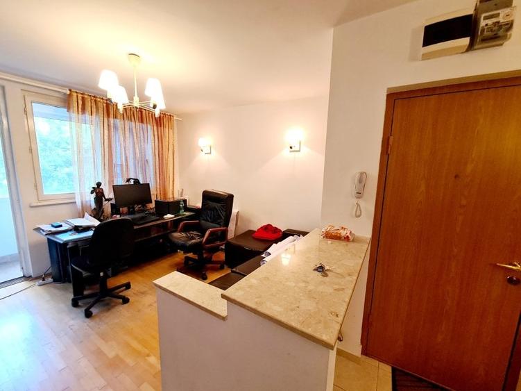 2 camere Sala Palatului bloc 1960 etajul 2/8 50 mp balcon - 1