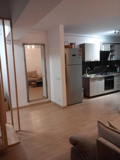 Apartament cu 3 camere decomandat în Drumul Taberei