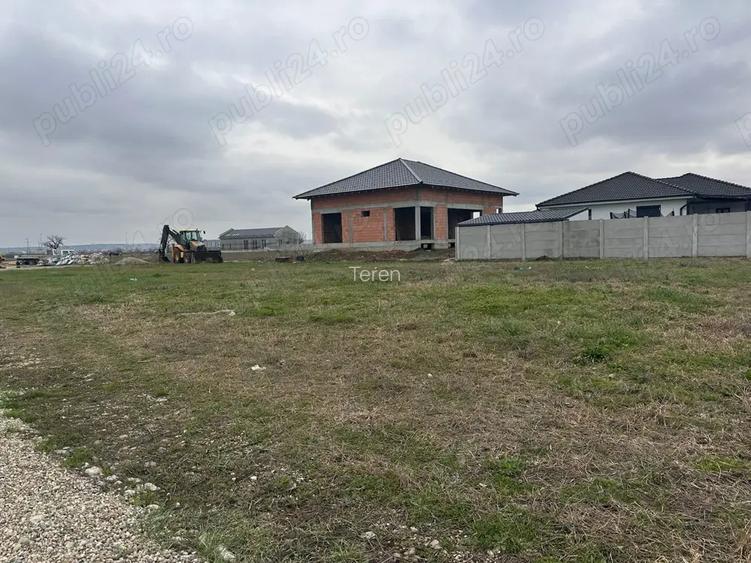 Dau in chirie sau vand teren Oradea, str Marte ?i Vega