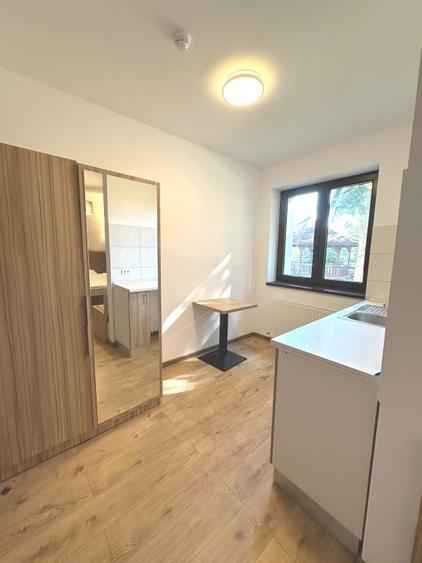 Cladire renovata, pretabila pentru hotel, pensiune, retreat, centru, etc - 10