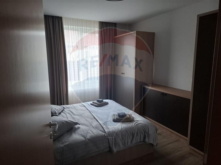 Apartament cu 3 camere decomandat, mobilat în Central
