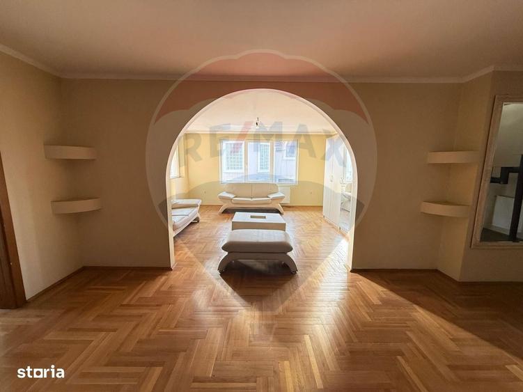 De vanzare Casa spatioasa cu teren 1.000 mp Beverly Hills, Sanmartin - 8