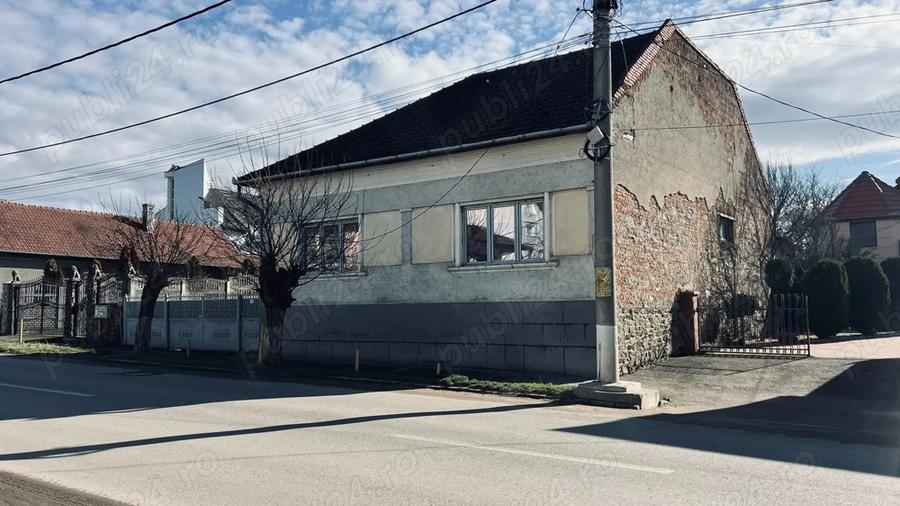 Spa?iu comercial cladire birouri 351 mp + teren 3200 mp central Marghita | parcare mare - 2