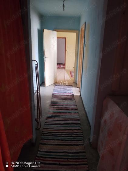 Vand apartament cu 3 camere Vand apartament cu 3 camere