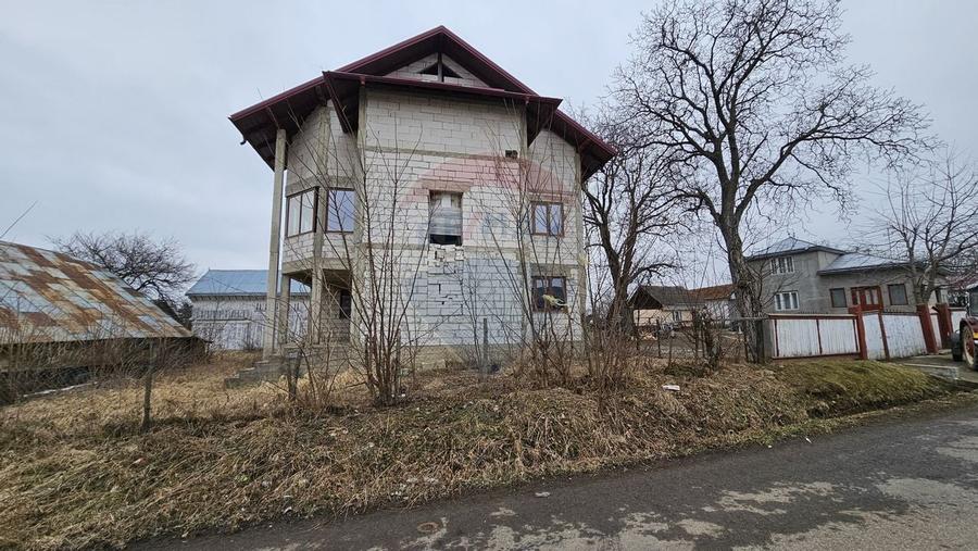 Casa / Vila cu 12 camere, teren intravilan de 2869mp in Siminicea, SV - 30