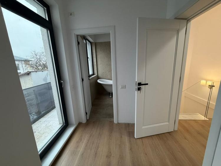 Casa 4 camere/ Curte/ Centrala/ Metrou 10 min - 12